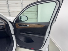 Used 2024  Volkswagen Atlas 2&period;0T SE w&sol;Technology FWD at NEXCAR near Spring&comma; TX