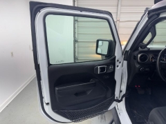 Used 2021  Jeep Gladiator Sport S 4x4 at NEXCAR near Spring&comma; TX