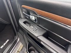 Used 2016  Ram 1500 2WD Crew Cab Laramie at NEXCAR near Spring&comma; TX