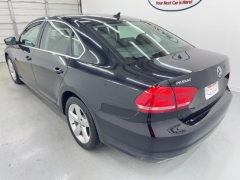 Used 2013  Volkswagen Passat 4d Sedan SE Auto&sol;PZEV at NEXCAR near Spring&comma; TX
