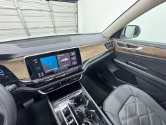 Used 2024  Volkswagen Atlas 2&period;0T SE w&sol;Technology FWD at NEXCAR near Spring&comma; TX