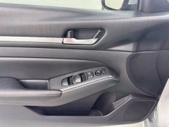 Used 2022  Nissan Altima 2.5 SV Sedan at NEXCAR near Spring, TX