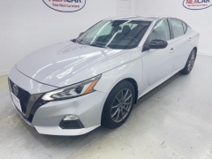 Used 2020  Nissan Altima 4d Sedan FWD 2&period;5L SR at NEXCAR near Spring&comma; TX