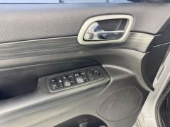 Used 2019  Jeep Grand Cherokee 4d SUV 4WD Laredo Altitude at NEXCAR near Spring, TX