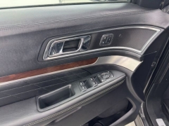 Used 2018  Ford Explorer 4d SUV 4WD Platinum at NEXCAR near Spring&comma; TX