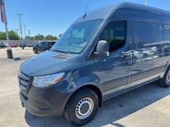 Used 2019  Mercedes-Benz Sprinter 2500 Crew Van 144" WB High Roof 9100 GVW V6 at NEXCAR near Spring&comma; TX