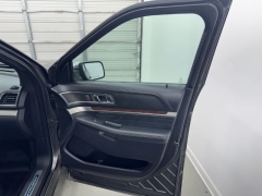 Used 2018  Ford Explorer 4d SUV 4WD Platinum at NEXCAR near Spring&comma; TX