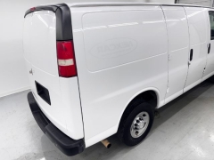 Used 2017  Chevrolet Express Van 2500 Van at NEXCAR near Spring&comma; TX