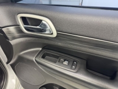 Used 2019  Jeep Grand Cherokee 4d SUV 4WD Laredo Altitude at NEXCAR near Spring, TX