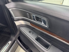 Used 2018  Ford Explorer 4d SUV 4WD Platinum at NEXCAR near Spring&comma; TX