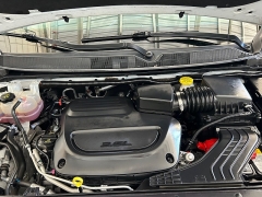 Used 2024  Chrysler Pacifica Touring L FWD at Camacho Mitsubishi near Palmdale&comma; CA
