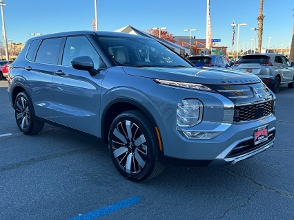 2026 Mitsubishi Outlander SE's photo