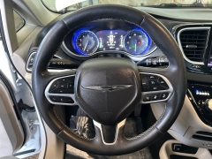 Used 2024  Chrysler Pacifica Touring L FWD at Camacho Mitsubishi near Palmdale&comma; CA
