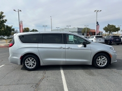 Used 2024  Chrysler Pacifica Touring L FWD at Camacho Mitsubishi near Palmdale&comma; CA