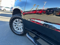 Used 2020  Chevrolet Silverado 1500 4WD Crew Cab RST at Camacho Mitsubishi near Palmdale&comma; CA