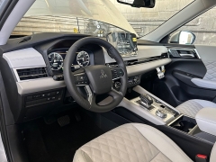 New 2025 Mitsubishi Outlander Plug-In Hybrid SEL S-AWC at Camacho Mitsubishi near Palmdale, CA