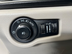 Used 2022  Chrysler Pacifica Touring L FWD at Camacho Mitsubishi near Palmdale&comma; CA