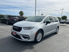 Used 2024  Chrysler Pacifica Touring L FWD at Camacho Mitsubishi near Palmdale&comma; CA