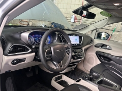 Used 2024  Chrysler Pacifica Touring L FWD at Camacho Mitsubishi near Palmdale&comma; CA