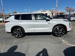 New 2025 Mitsubishi Outlander Plug-In Hybrid SE S-AWC at Camacho Mitsubishi near Palmdale, CA