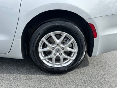 Used 2024  Chrysler Pacifica Touring L FWD at Camacho Mitsubishi near Palmdale&comma; CA