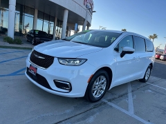 Used 2023  Chrysler Pacifica Touring L FWD at Camacho Mitsubishi near Palmdale&comma; CA