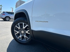 Used 2023 GMC Acadia FWD 4dr SLT at Camacho Mitsubishi near Palmdale, CA