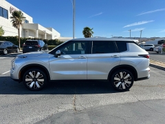 Used 2025  Mitsubishi Outlander SE FWD at Camacho Mitsubishi near Palmdale&comma; CA