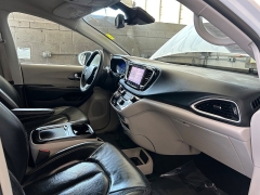Used 2022  Chrysler Pacifica Touring L FWD at Camacho Mitsubishi near Palmdale&comma; CA