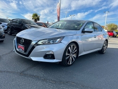 Used 2020  Nissan Altima 4d Sedan FWD 2.5L Platinum at Camacho Mitsubishi near Palmdale, CA
