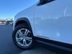 Used 2024  GMC Terrain FWD 4dr SLE at Camacho Mitsubishi near Palmdale&comma; CA