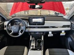 New 2025  Mitsubishi Outlander SE FWD at Camacho Mitsubishi near Palmdale&comma; CA