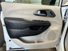 Used 2024  Chrysler Pacifica Touring L FWD at Camacho Mitsubishi near Palmdale&comma; CA