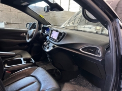 Used 2025  Chrysler Pacifica Select FWD at Camacho Mitsubishi near Palmdale&comma; CA