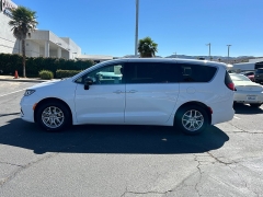 Used 2024  Chrysler Pacifica Touring L FWD at Camacho Mitsubishi near Palmdale&comma; CA