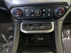 Used 2023 GMC Acadia FWD 4dr SLT at Camacho Mitsubishi near Palmdale, CA