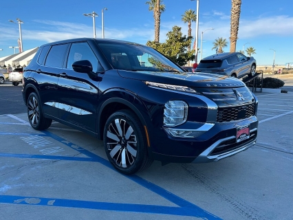 2026 Mitsubishi Outlander SE's photo