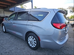Used 2018  Chrysler Pacifica 4d Wagon Touring L at Camacho Mitsubishi near Palmdale&comma; CA