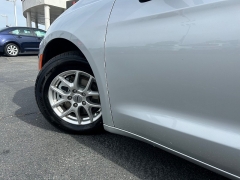 Used 2024  Chrysler Pacifica Touring L FWD at Camacho Mitsubishi near Palmdale&comma; CA
