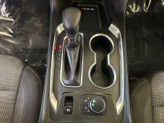 Used 2024  GMC Terrain FWD 4dr SLE at Camacho Mitsubishi near Palmdale&comma; CA