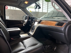 Used 2013  Cadillac Escalade ESV 4d SUV RWD Platinum at Camacho Mitsubishi near Palmdale&comma; CA