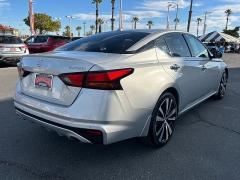Used 2020  Nissan Altima 4d Sedan FWD 2.5L Platinum at Camacho Mitsubishi near Palmdale, CA
