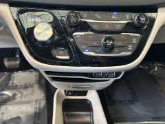 Used 2024  Chrysler Pacifica Touring L FWD at Camacho Mitsubishi near Palmdale&comma; CA