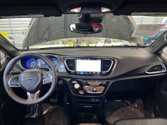 Used 2025  Chrysler Pacifica Select FWD at Camacho Mitsubishi near Palmdale&comma; CA