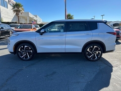 New 2025  Mitsubishi Outlander Plug-In Hybrid SE S-AWC at Camacho Mitsubishi near Palmdale, CA