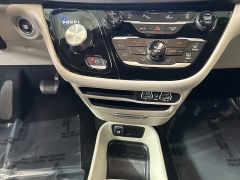 Used 2024  Chrysler Pacifica Touring L FWD at Camacho Mitsubishi near Palmdale&comma; CA