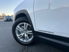 Used 2024  GMC Terrain FWD 4dr SLE at Camacho Mitsubishi near Palmdale&comma; CA