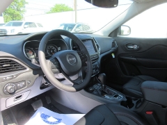 Used 2022 Jeep Cherokee Trailhawk 4x4 at Charbonneau Car Center near Dickinson, ND