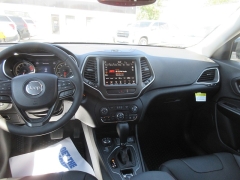 Used 2022 Jeep Cherokee Trailhawk 4x4 at Charbonneau Car Center near Dickinson, ND