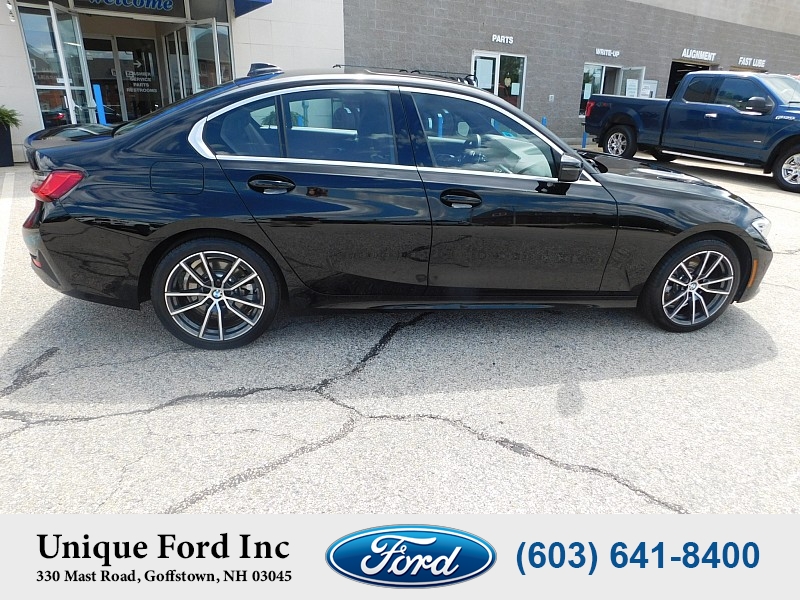 2021 BMW 3 Series 330e - Photo 9